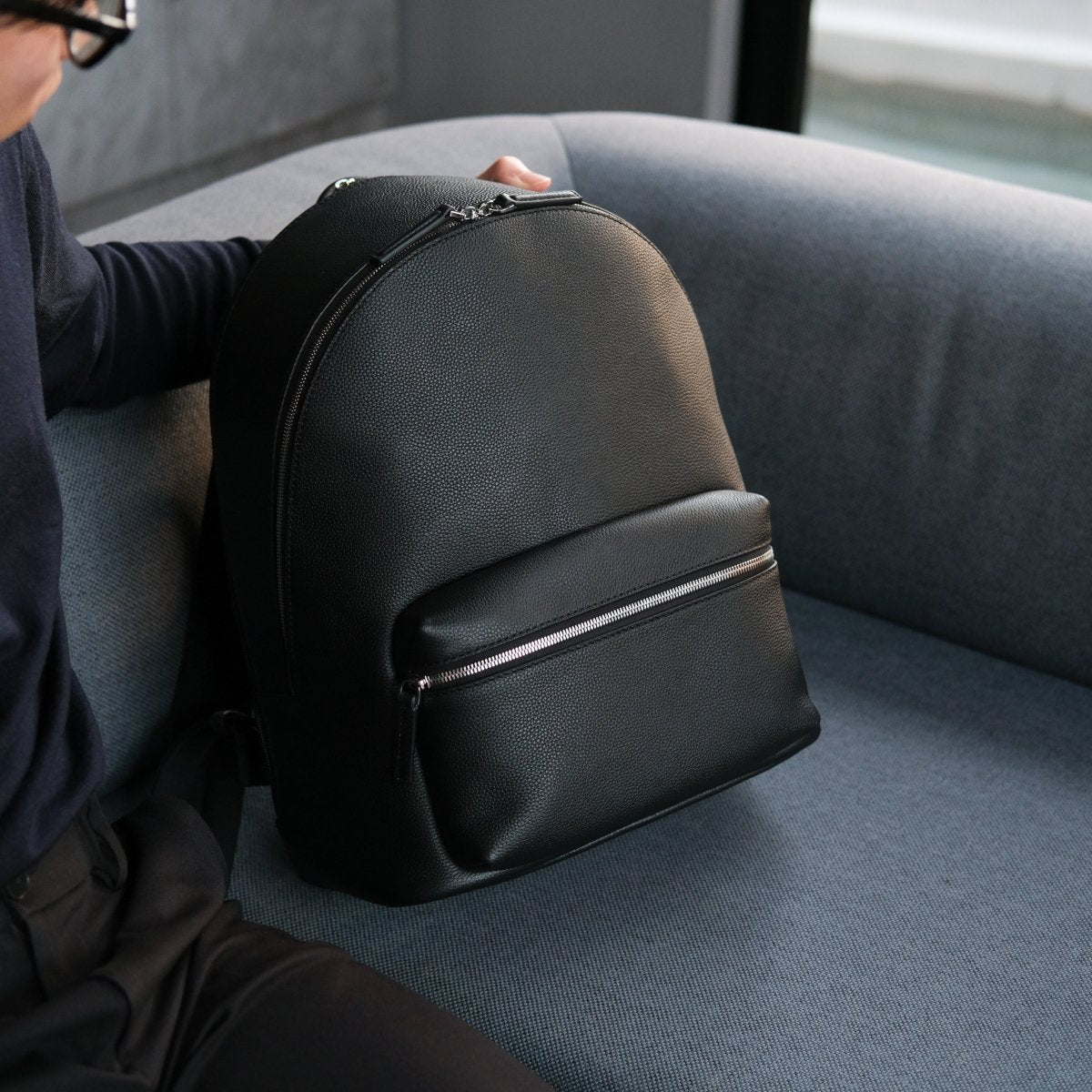 <受注生産:1月10日より順次発送>Full Grain Leather Round Backpack - aucentic