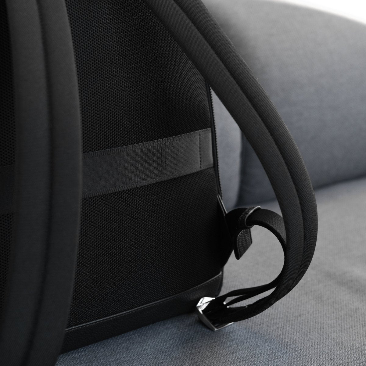 <受注生産:1月10日より順次発送>Full Grain Leather Round Backpack - aucentic