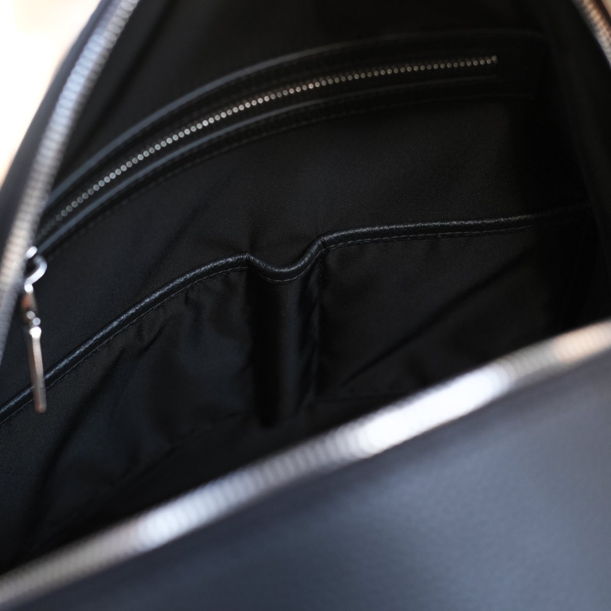 <受注生産:1月10日より順次発送>Full Grain Leather Round Backpack - aucentic