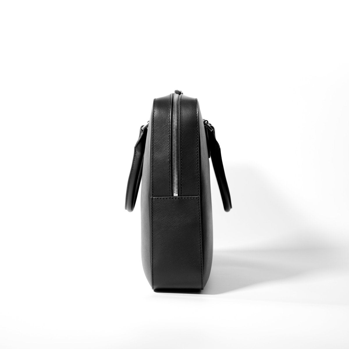 <受注生産:12月5日より順次発送予定>Italian Saffiano Leather Briefcase(Front - zip) - aucentic