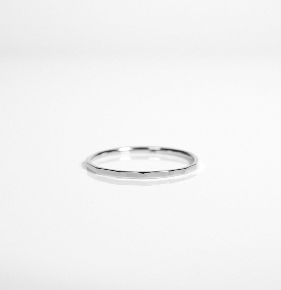 14k Fine Hammered Ring WG - aucentic