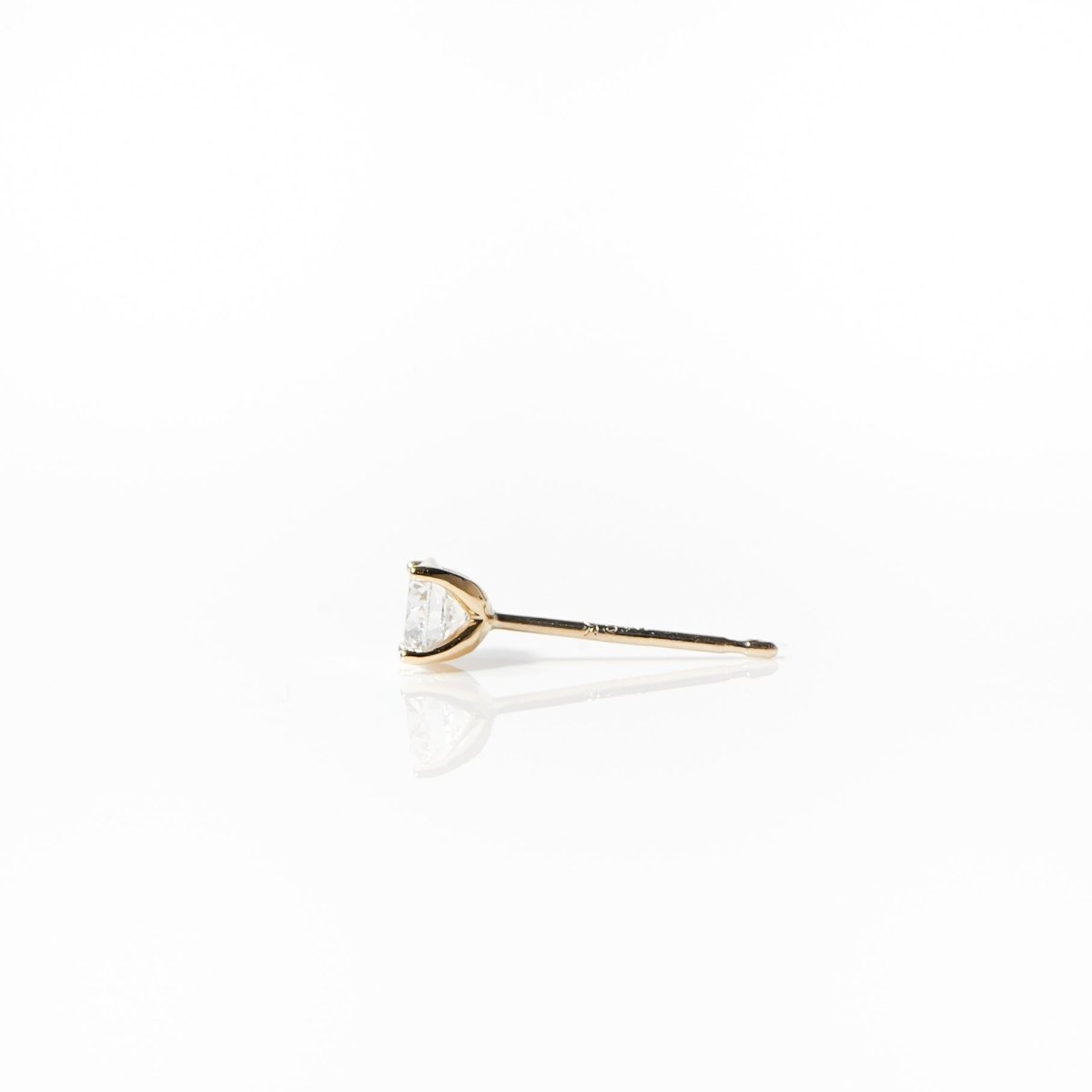 18K 0.3ct Lab Grown Diamond Studs - Single claw (YG) - aucentic