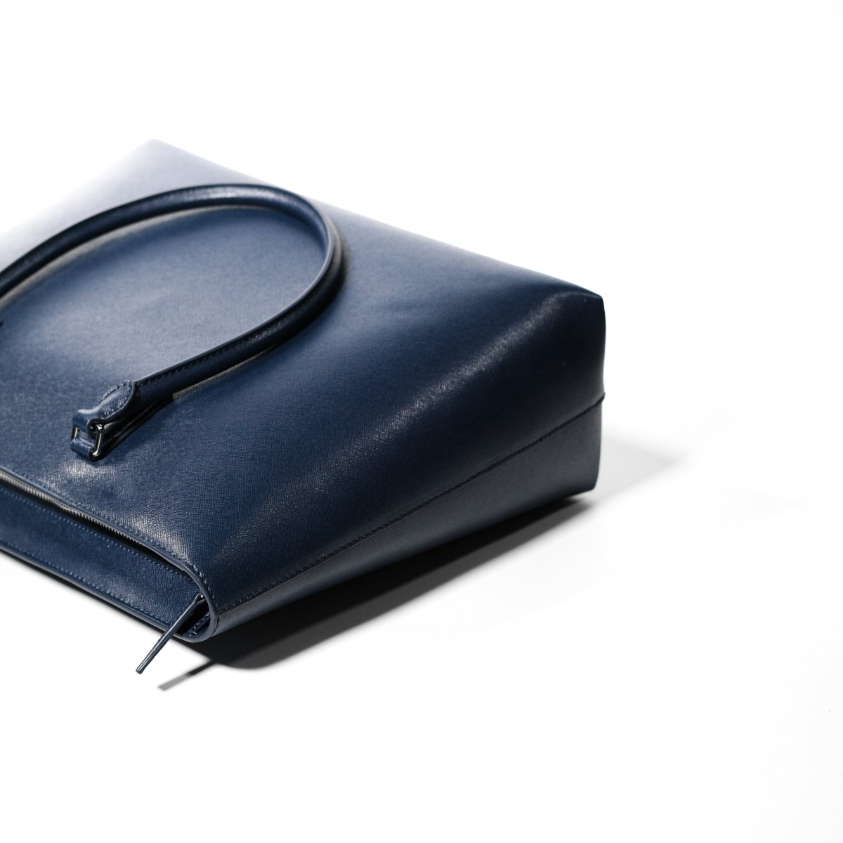 <受注生産 5月末〜 順次配送>Italian Saffiano Leather Tote (Navy) - aucentic