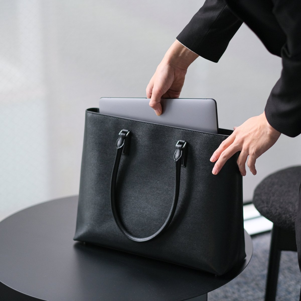 <受注生産 5月末〜 順次配送>Italian Saffiano Leather Tote (Navy) - aucentic