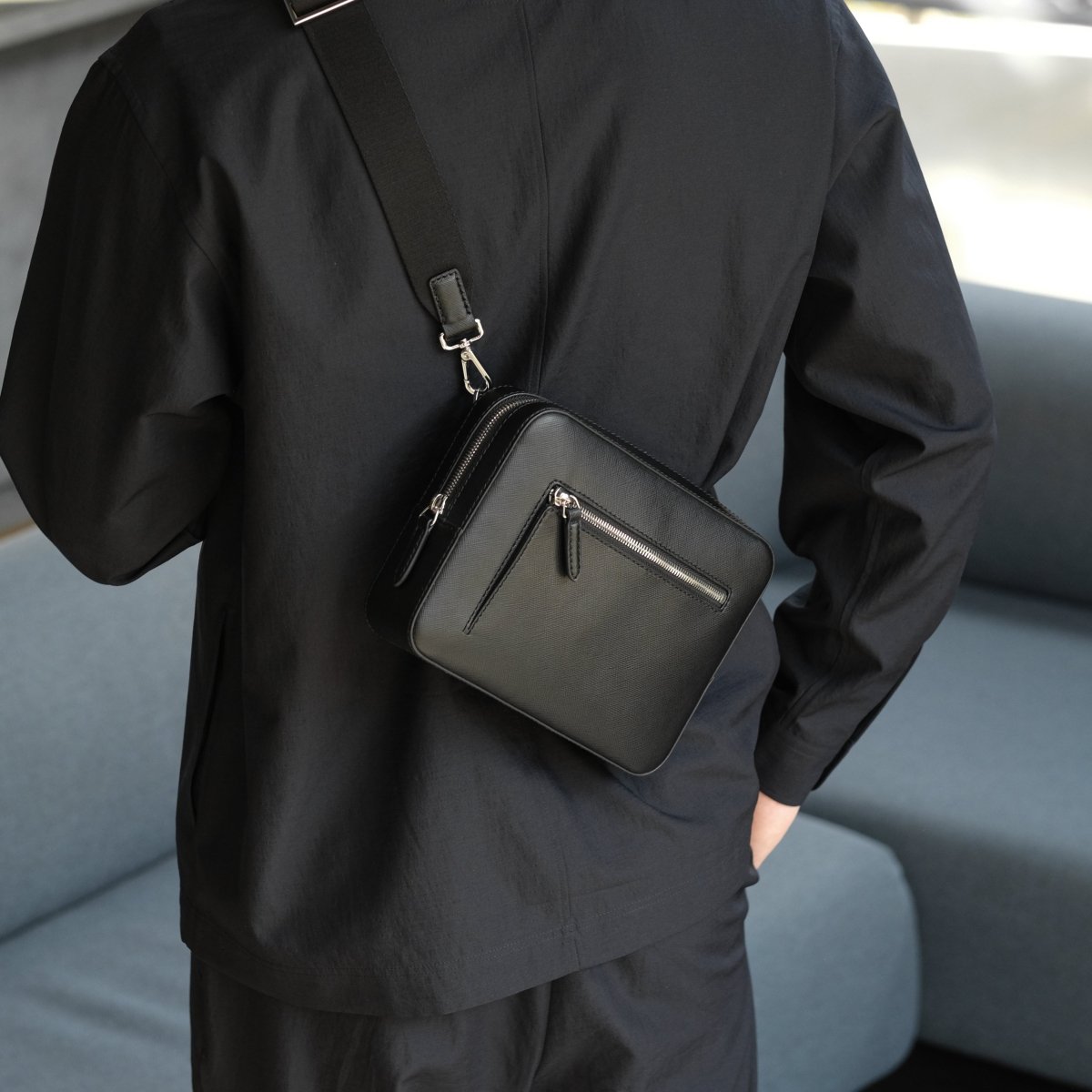 <受注生産5月25日〜順次出荷>Italian Saffiano Leather Crossbody Bag (Black) - aucentic