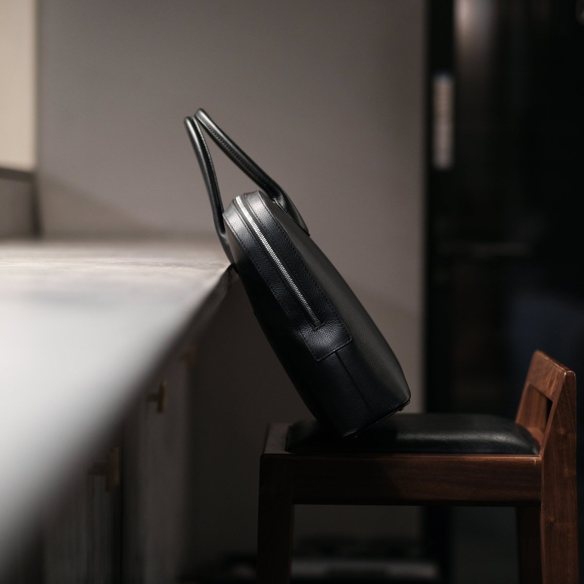 <受注生産5月中旬〜順次発送予定>Italian Leather Smart Casual Brief - aucentic