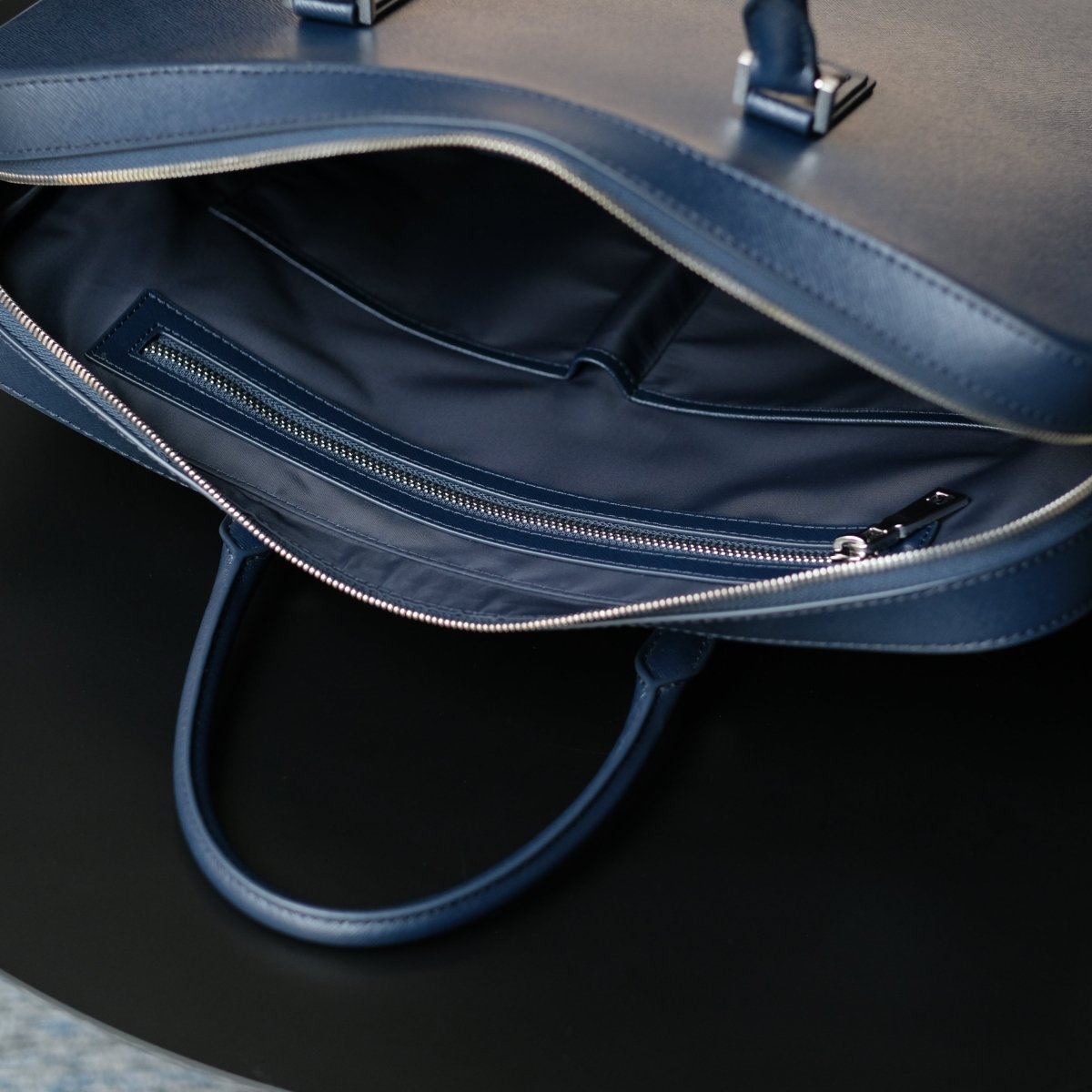 <予約販売:6月9日より順次発送予定>Italian Saffiano Leather Briefcase (Navy) - aucentic