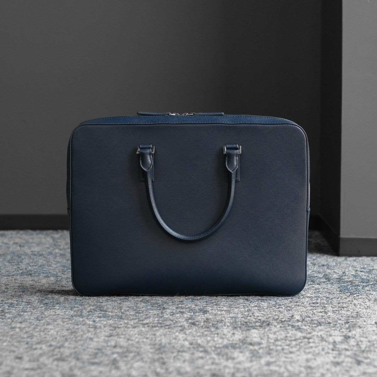 <予約販売:6月9日より順次発送予定>Italian Saffiano Leather Briefcase (Navy) - aucentic