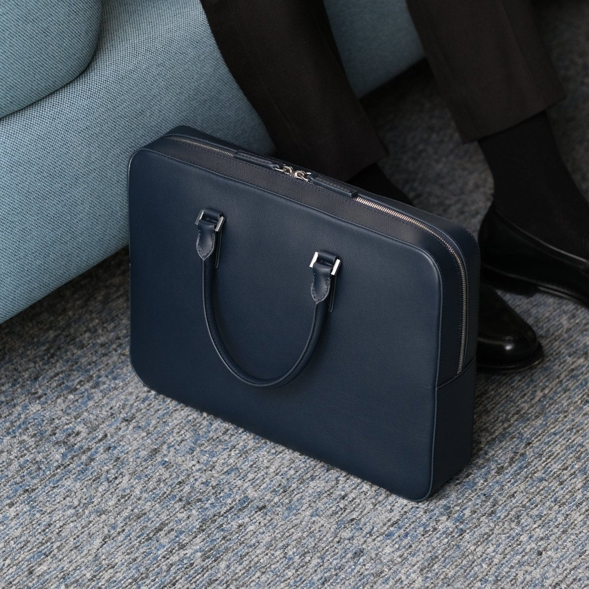 <予約販売:6月9日より順次発送予定>Italian Saffiano Leather Briefcase (Navy) - aucentic
