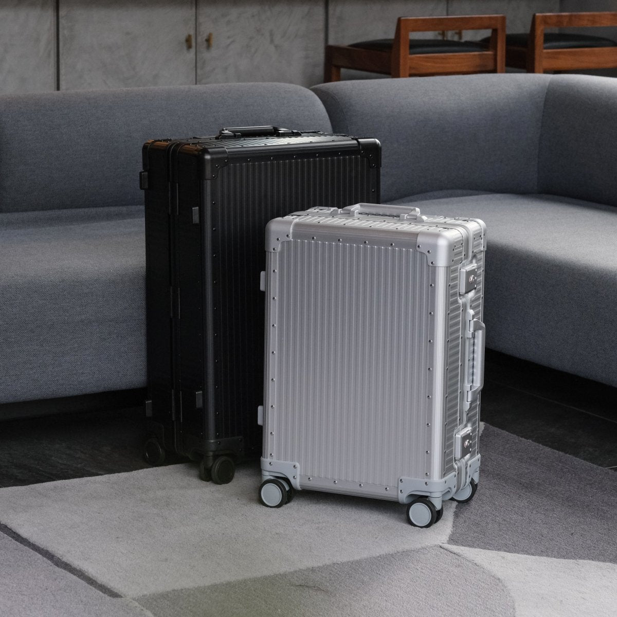 <受注生産 6月下旬より順次配送>Stripe Aluminum Suitcase(Black) - aucentic