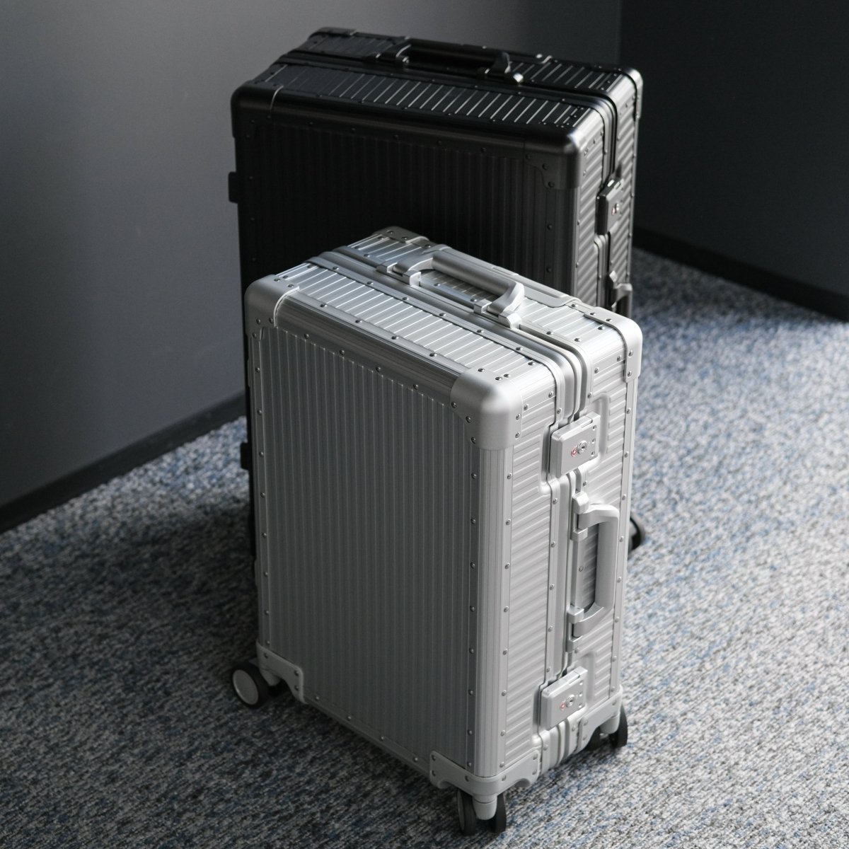<受注生産 6月中旬~下旬より順次配送>Stripe Aluminum Suitcase(Silver) - aucentic