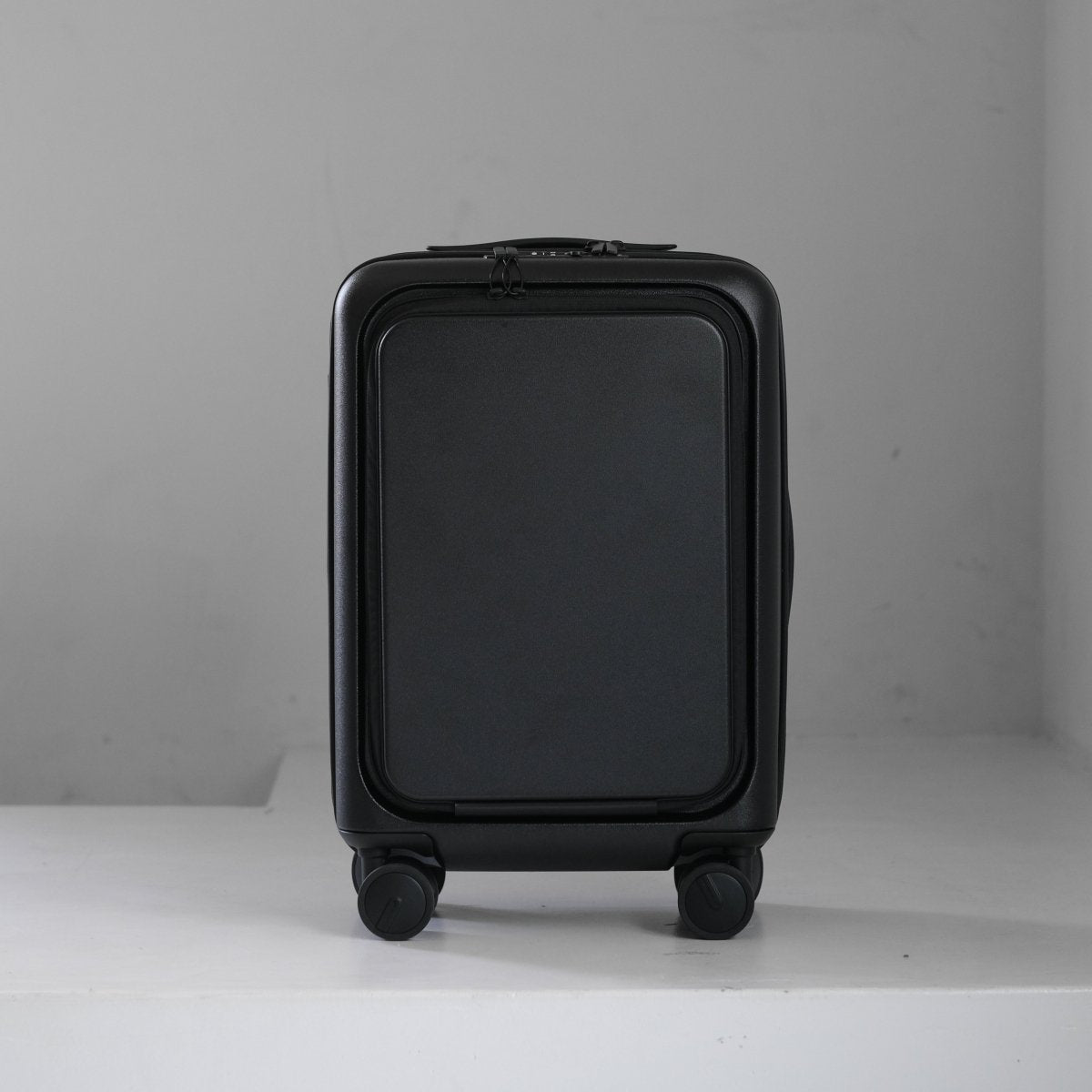 <受注生産:7月22日より順次発送予定>Essential Smart Suitcase - aucentic