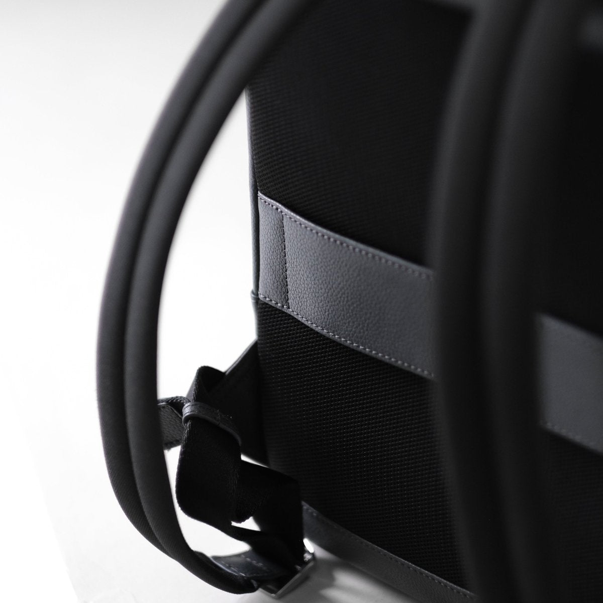 <受注生産:7月30日より順次発送予定>Full Grain Leather Backpack - aucentic