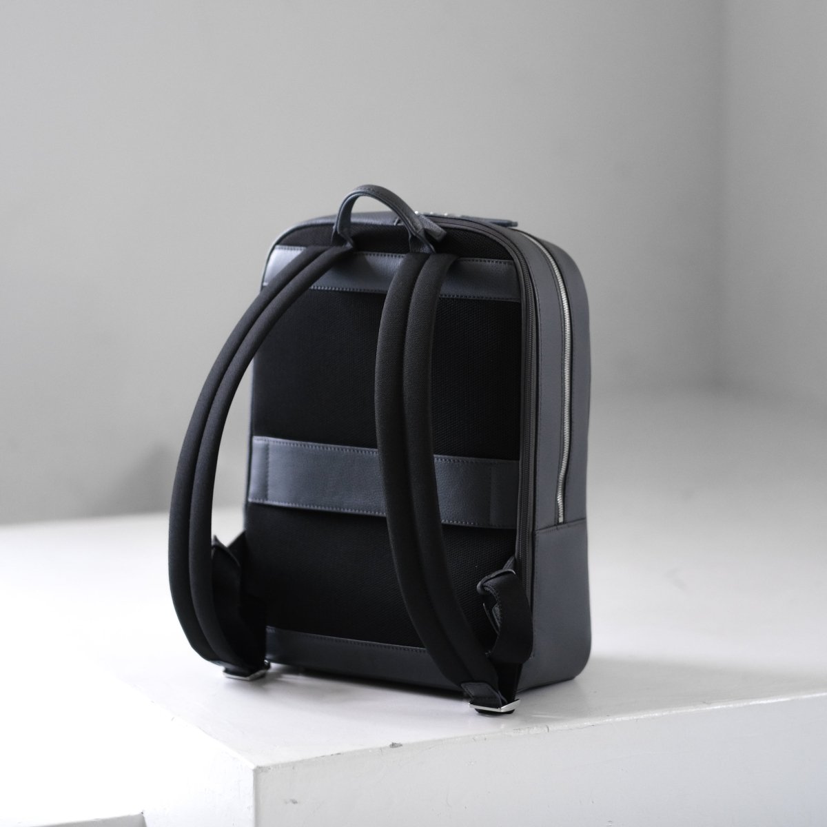 <受注生産:7月30日より順次発送予定>Full Grain Leather Backpack - aucentic