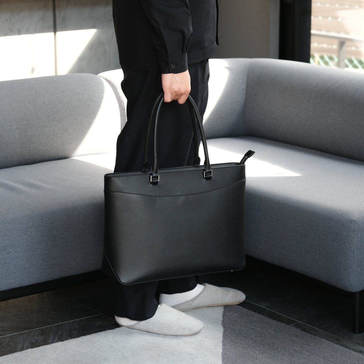 <受注生産:7月7日より順次発送予定>Italian Saffiano Vessel Tote (Black) - aucentic