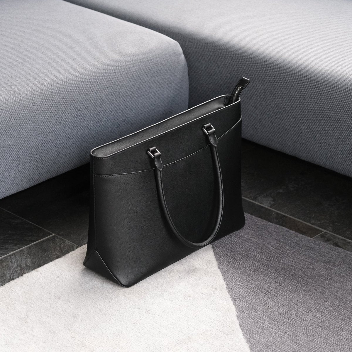 <受注生産:7月7日より順次発送予定>Italian Saffiano Vessel Tote (Black) - aucentic