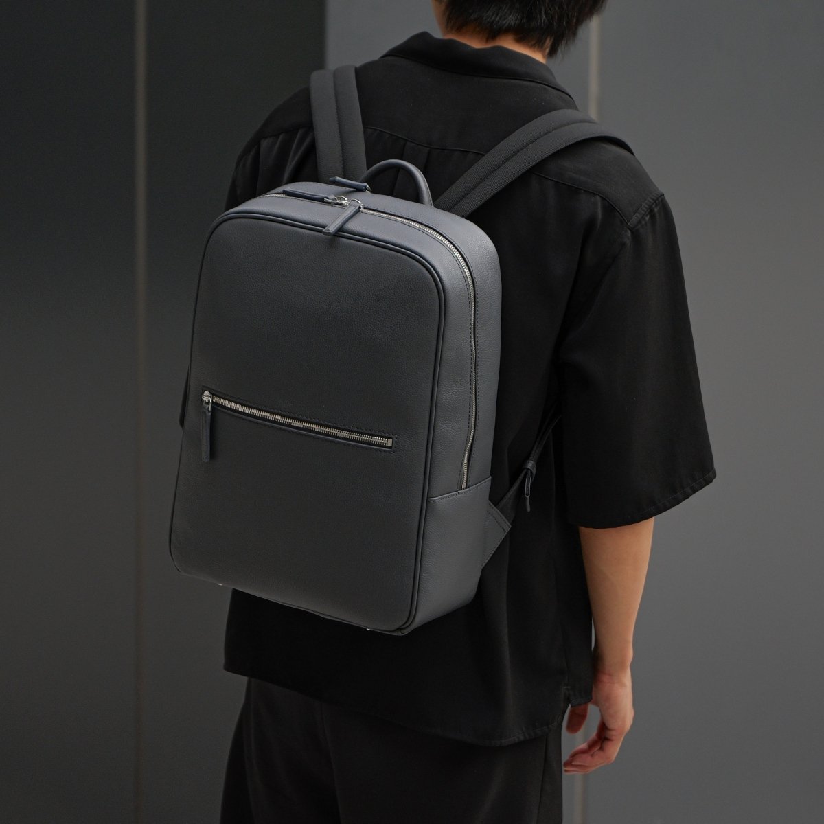 <受注生産:8月15日より順次発送予定>Full Grain Leather Backpack (Grey) - aucentic