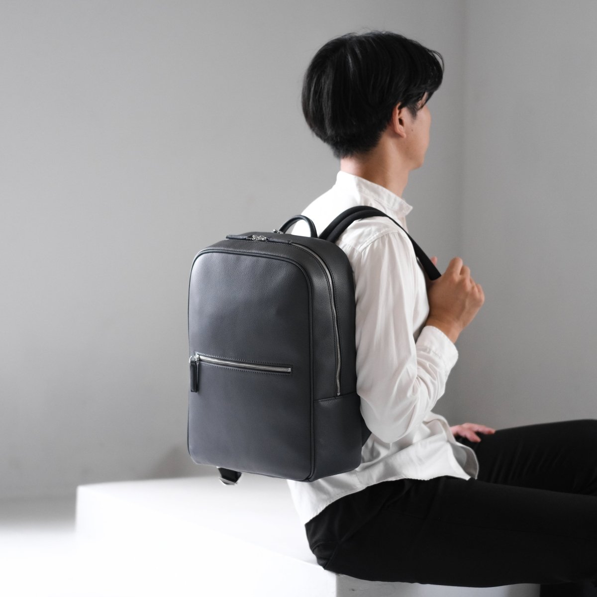 <受注生産:8月15日より順次発送予定>Full Grain Leather Backpack (Grey) - aucentic