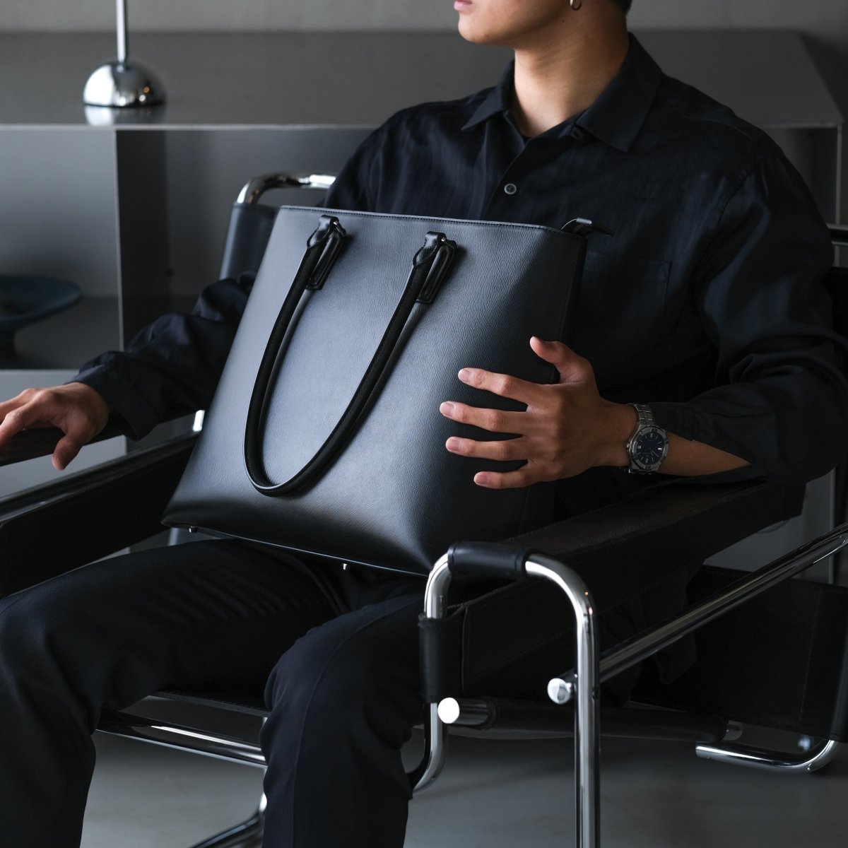 <受注生産:8月30日より順次発送予定>Italian Saffiano Leather Tote (Navy) - aucentic