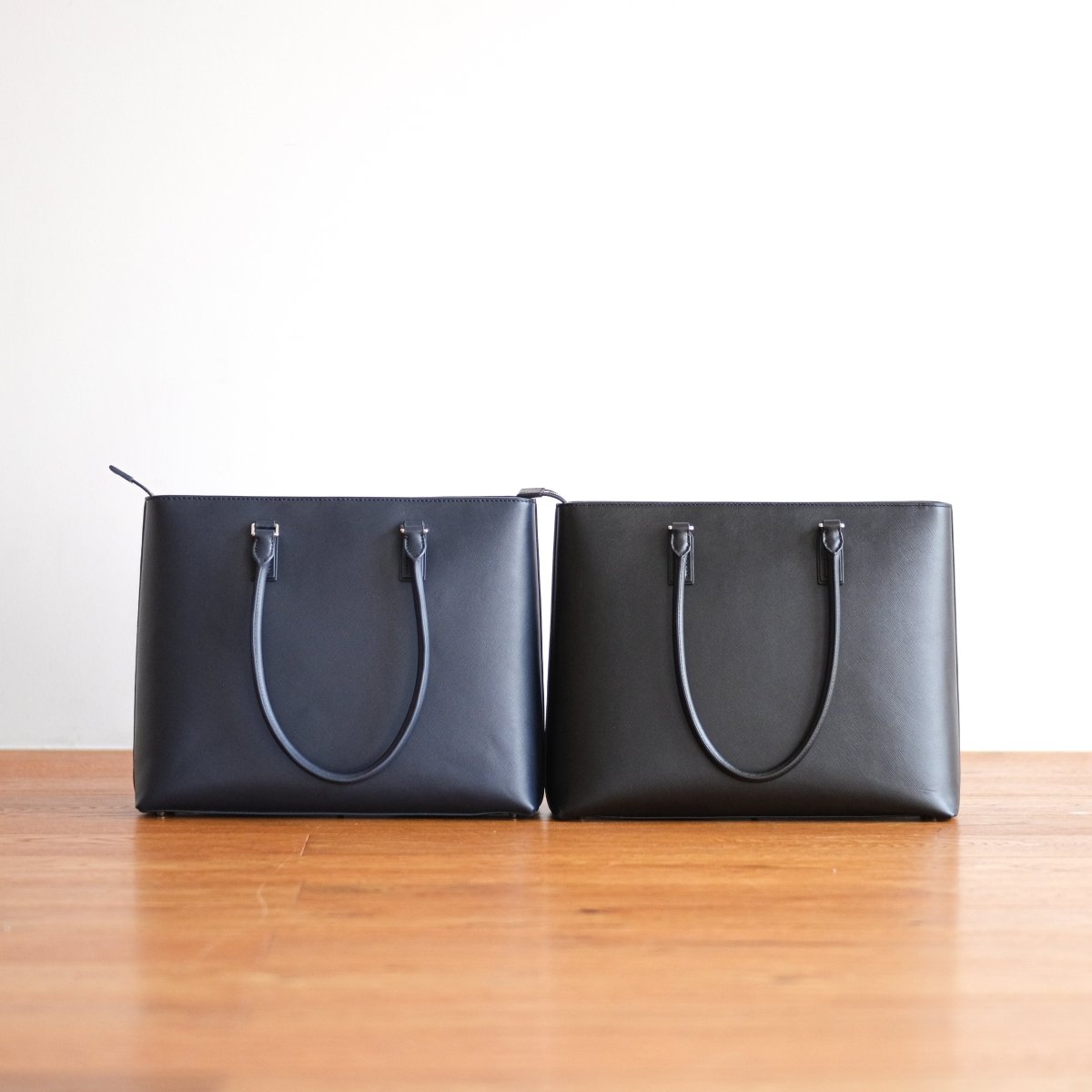 <受注生産:8月30日より順次発送予定>Italian Saffiano Leather Tote (Navy) - aucentic