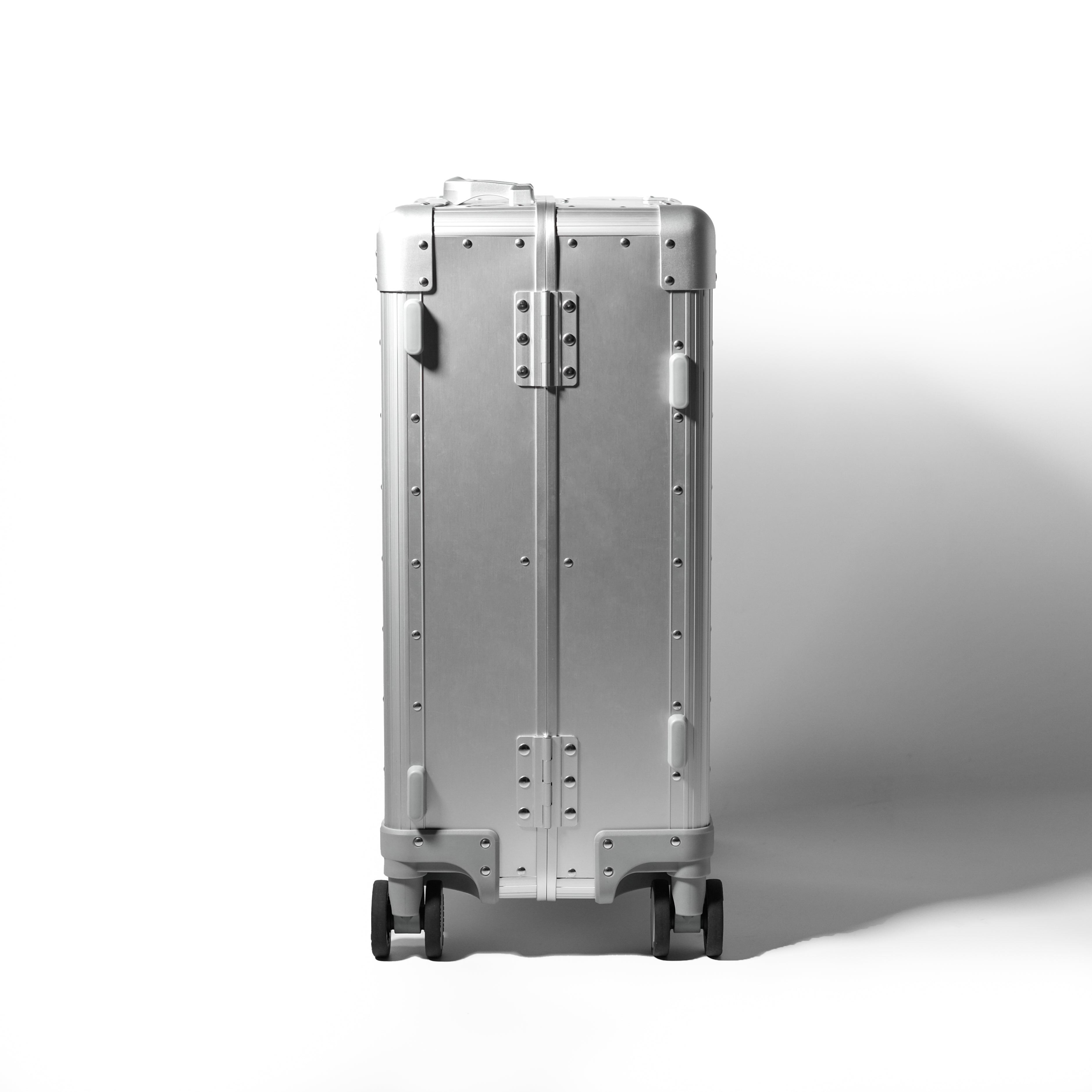 <tc>Stripe Aluminum Suitcase(Silver) Op.13</tc>