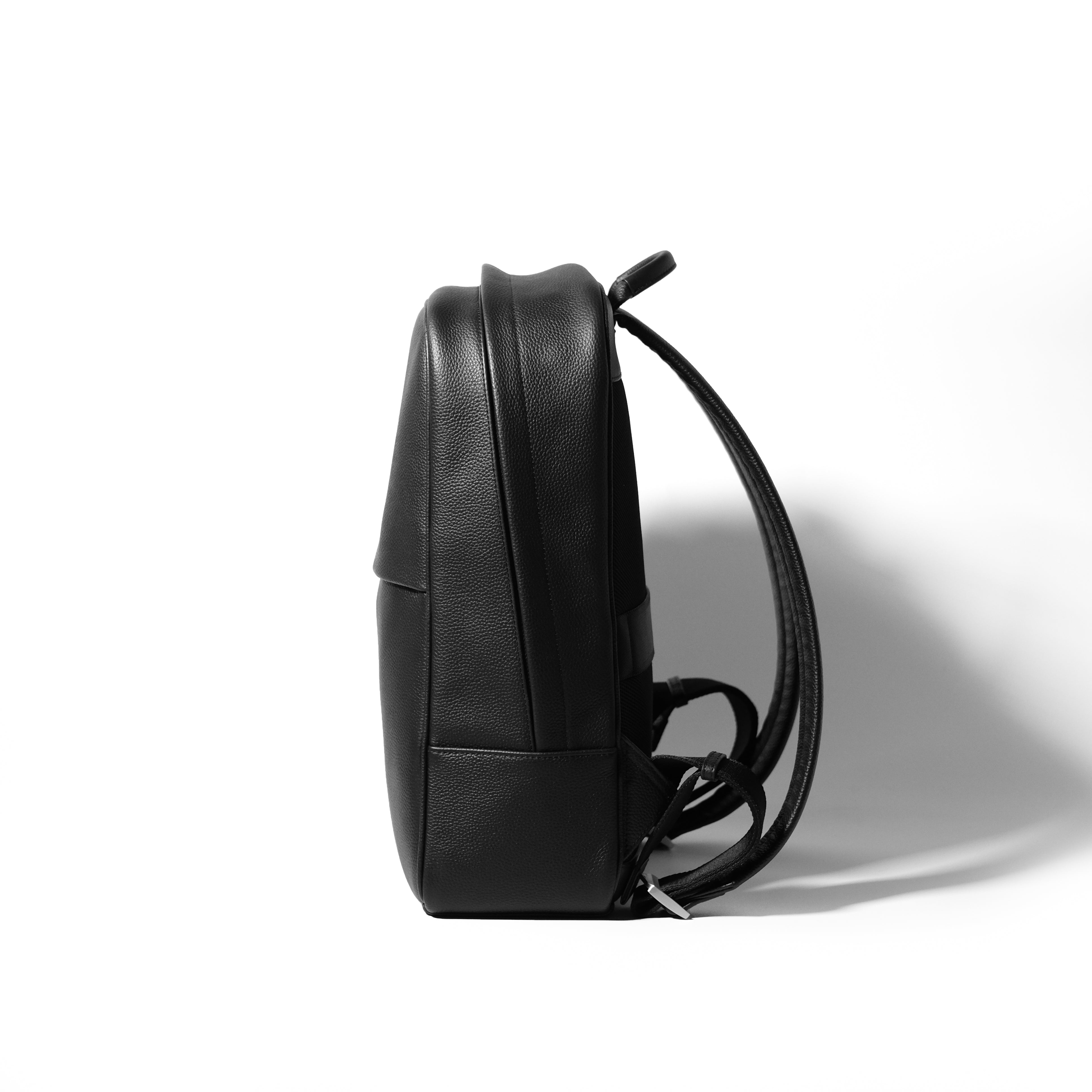 <tc>Full Grain Leather Backpack
</tc>