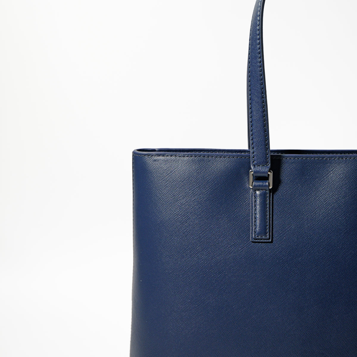 <tc>Italian Saffiano Leather Tote (Black)</tc>