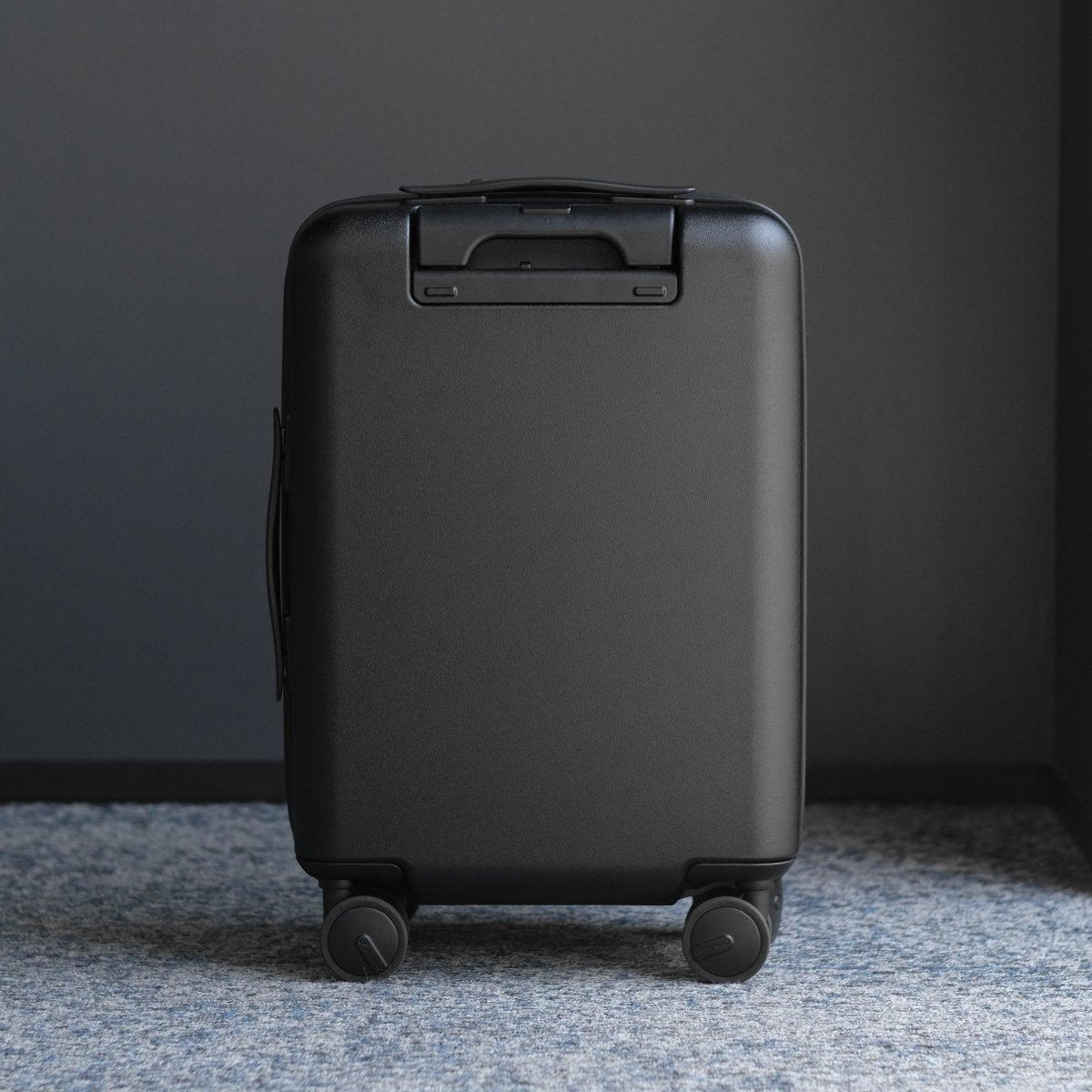 Essential Smart Suitcase - aucentic