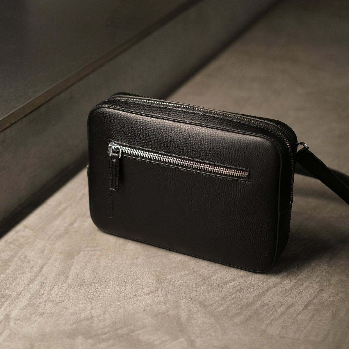 Italian Saffiano Leather Crossbody Bag (Black) - aucentic