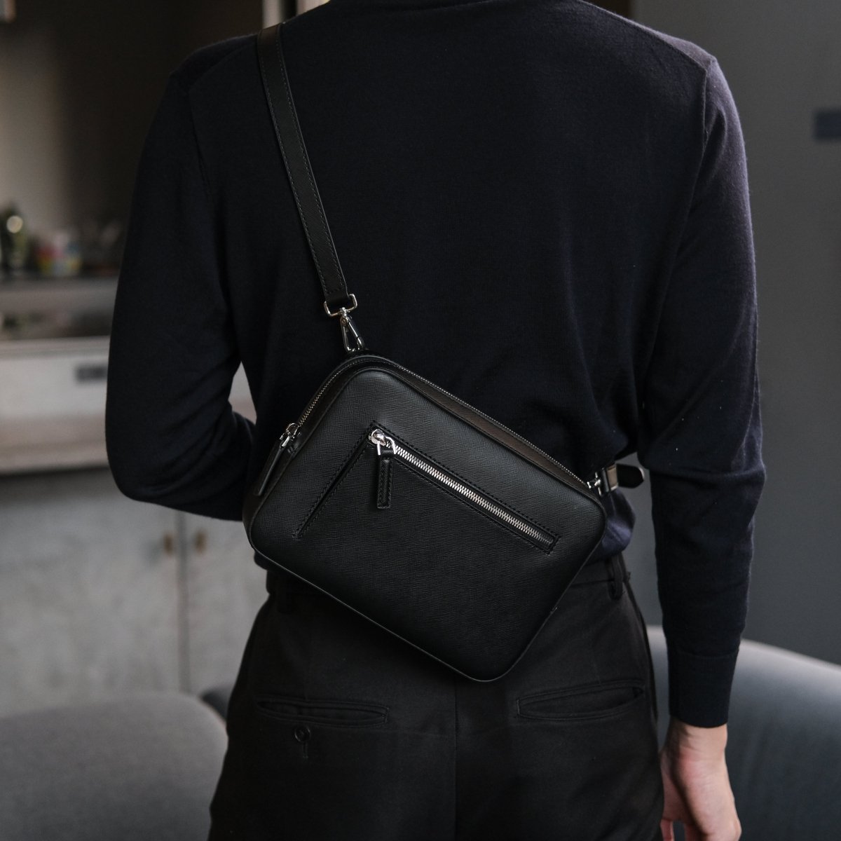 Italian Saffiano Leather Crossbody Bag (Black) - aucentic