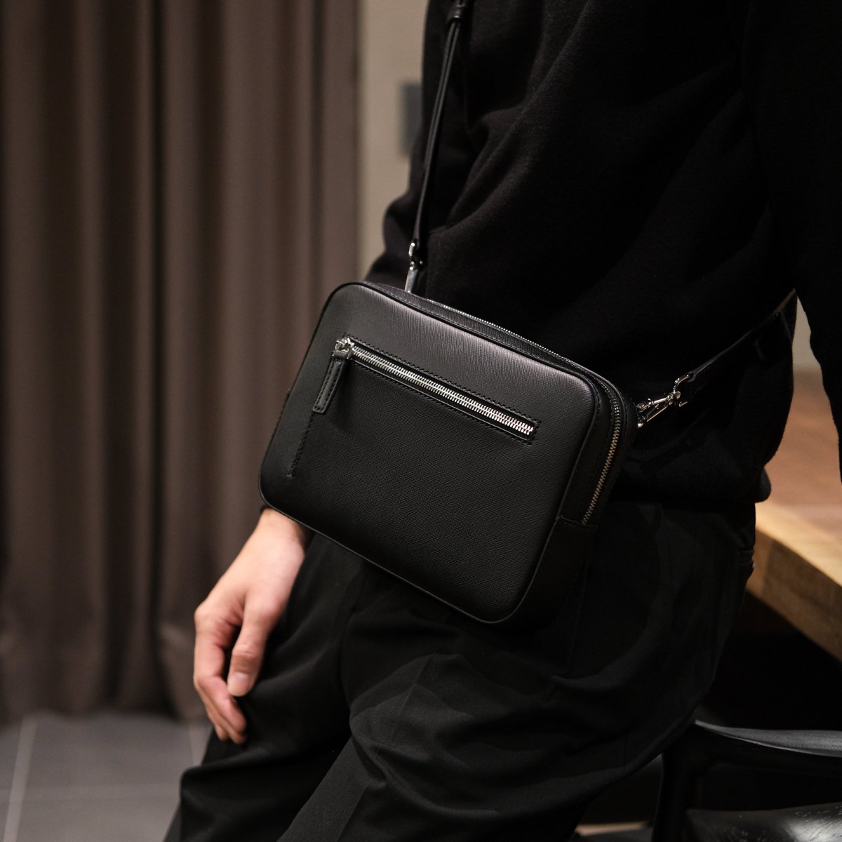 Italian Saffiano Leather Crossbody Bag (Black) - aucentic