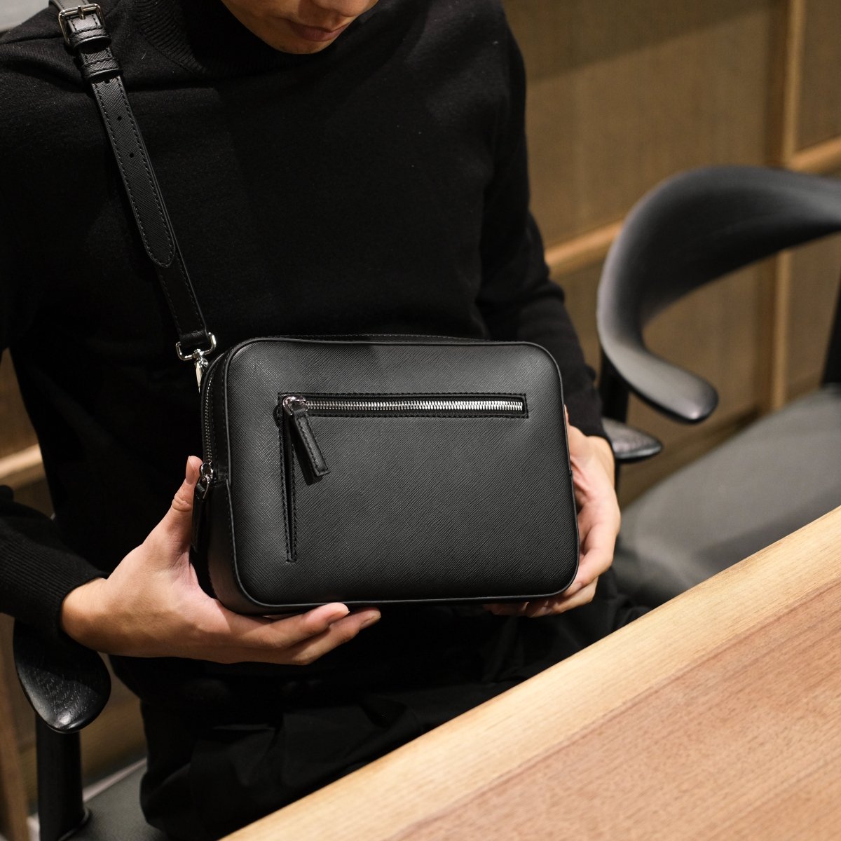 Italian Saffiano Leather Crossbody Bag (Black) - aucentic