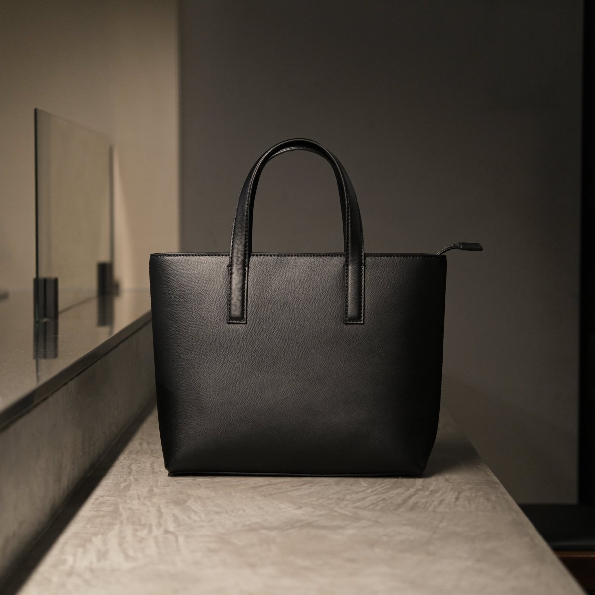 Italian Saffiano Leather Small Tote (Black) - aucentic