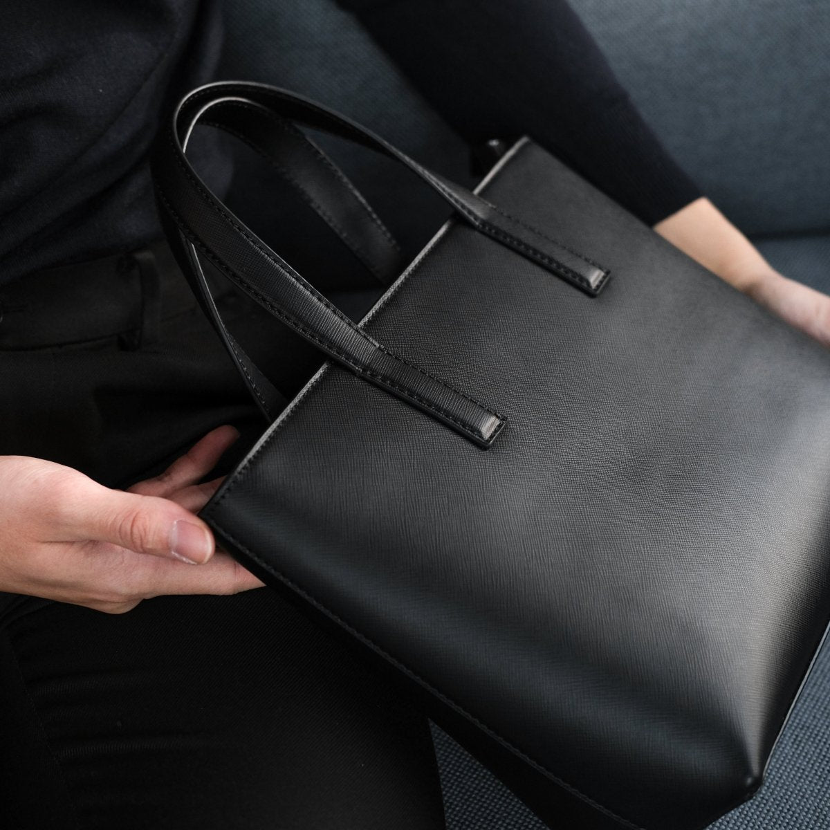 Italian Saffiano Leather Small Tote (Black) - aucentic