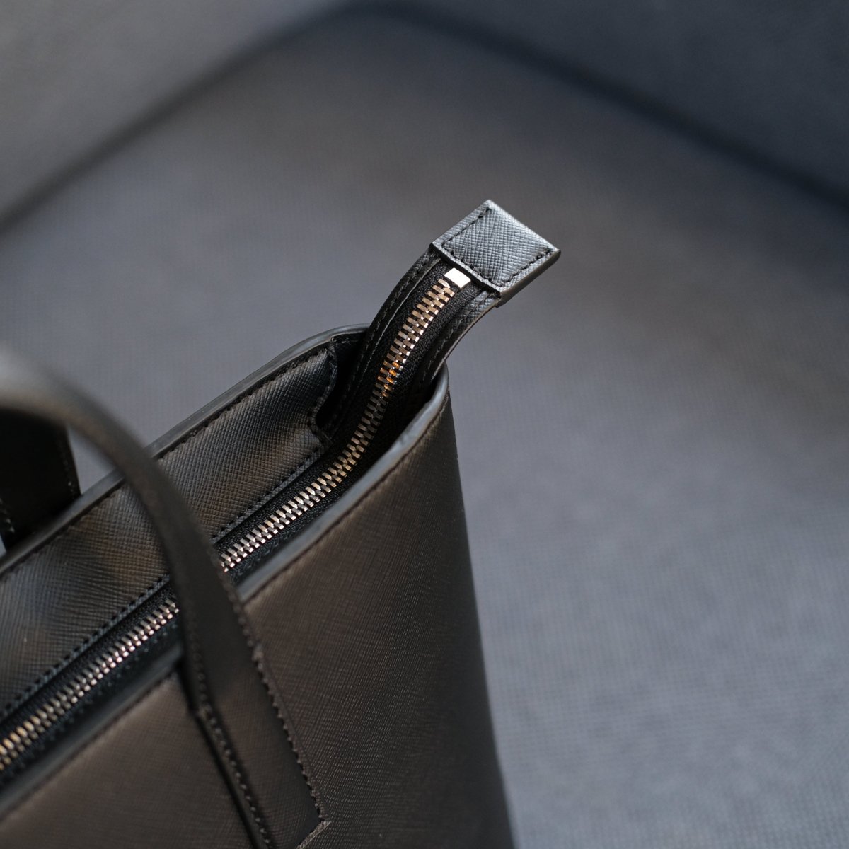 Italian Saffiano Leather Small Tote (Black) - aucentic