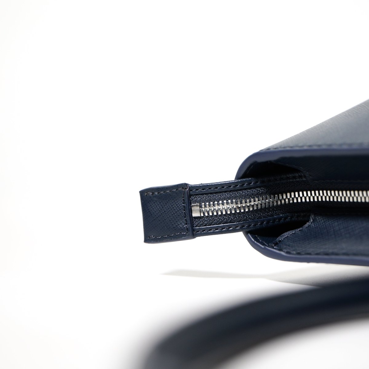 Italian Saffiano Leather Tote (Navy) - aucentic