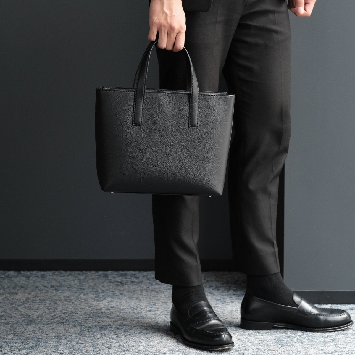 Saffiano Leather Small Tote (Black) - aucentic