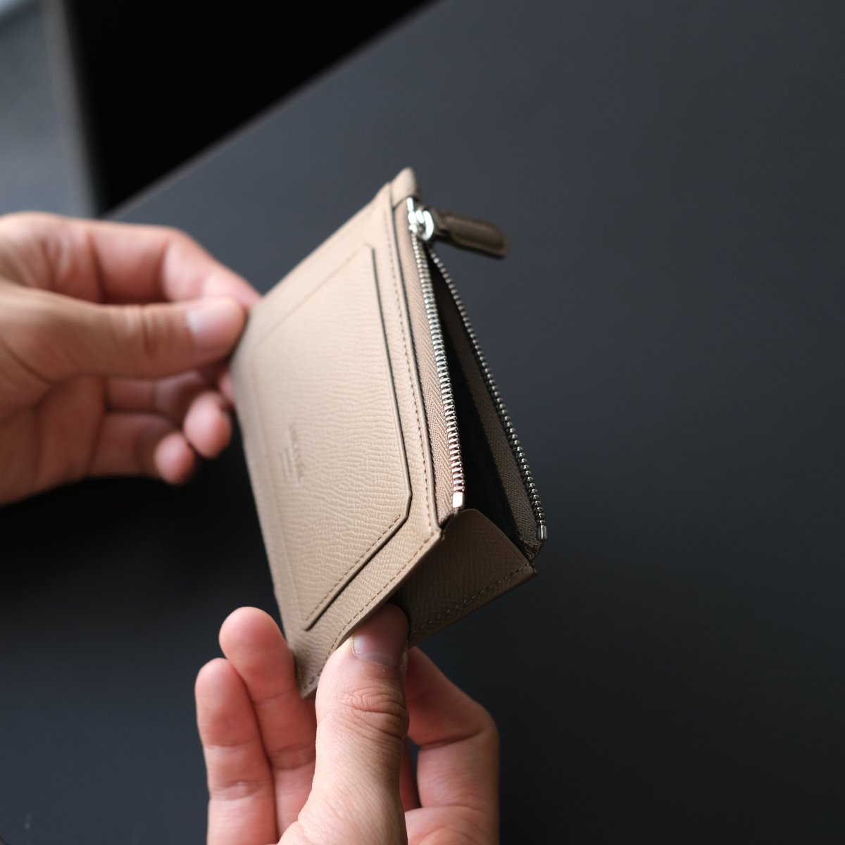 Waprolux-Essential Fragment Case (TAUPE) - aucentic