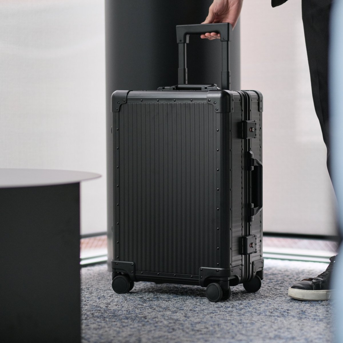 <受注生産 12月18日~ 順次発送>Stripe Aluminum Suitcase(Black) - aucentic