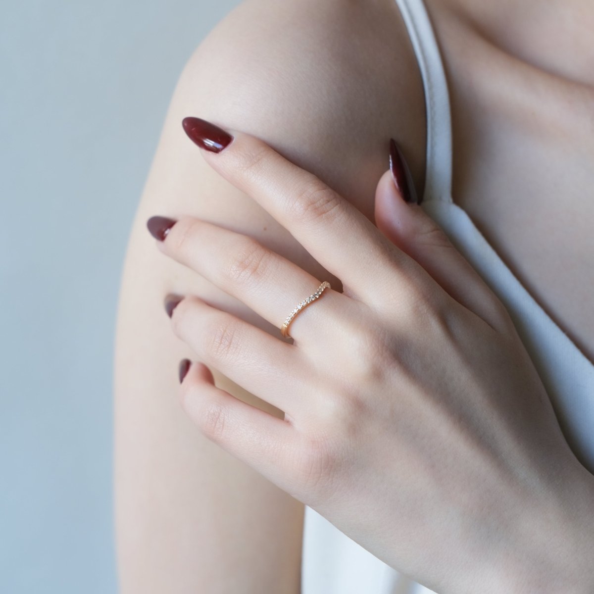 18k V Shaped Half Eternity Forged Ring - aucentic