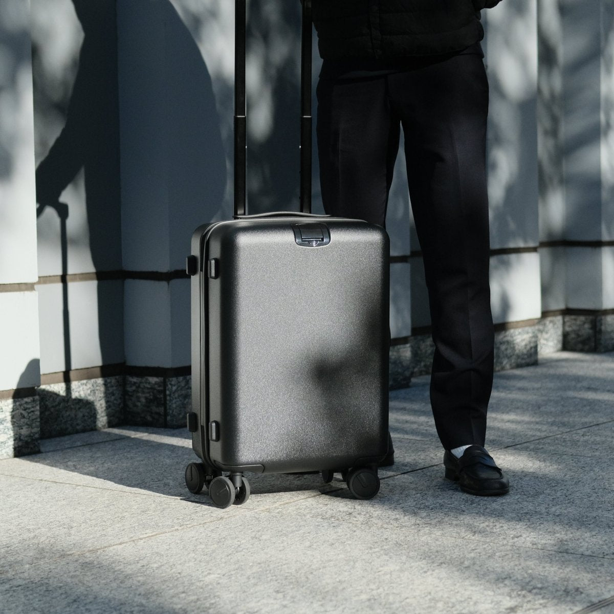 <受注生産 3月15日〜順次発送予定> Essential Luxe Suitcase(Dark Blue) - aucentic
