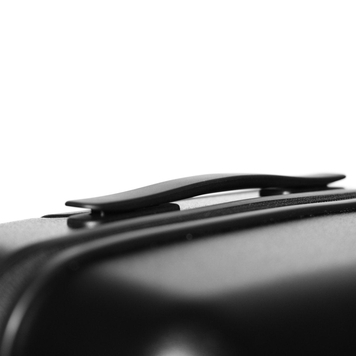 <受注生産 3月15日〜順次発送予定> Essential Luxe Suitcase(Dark Blue) - aucentic