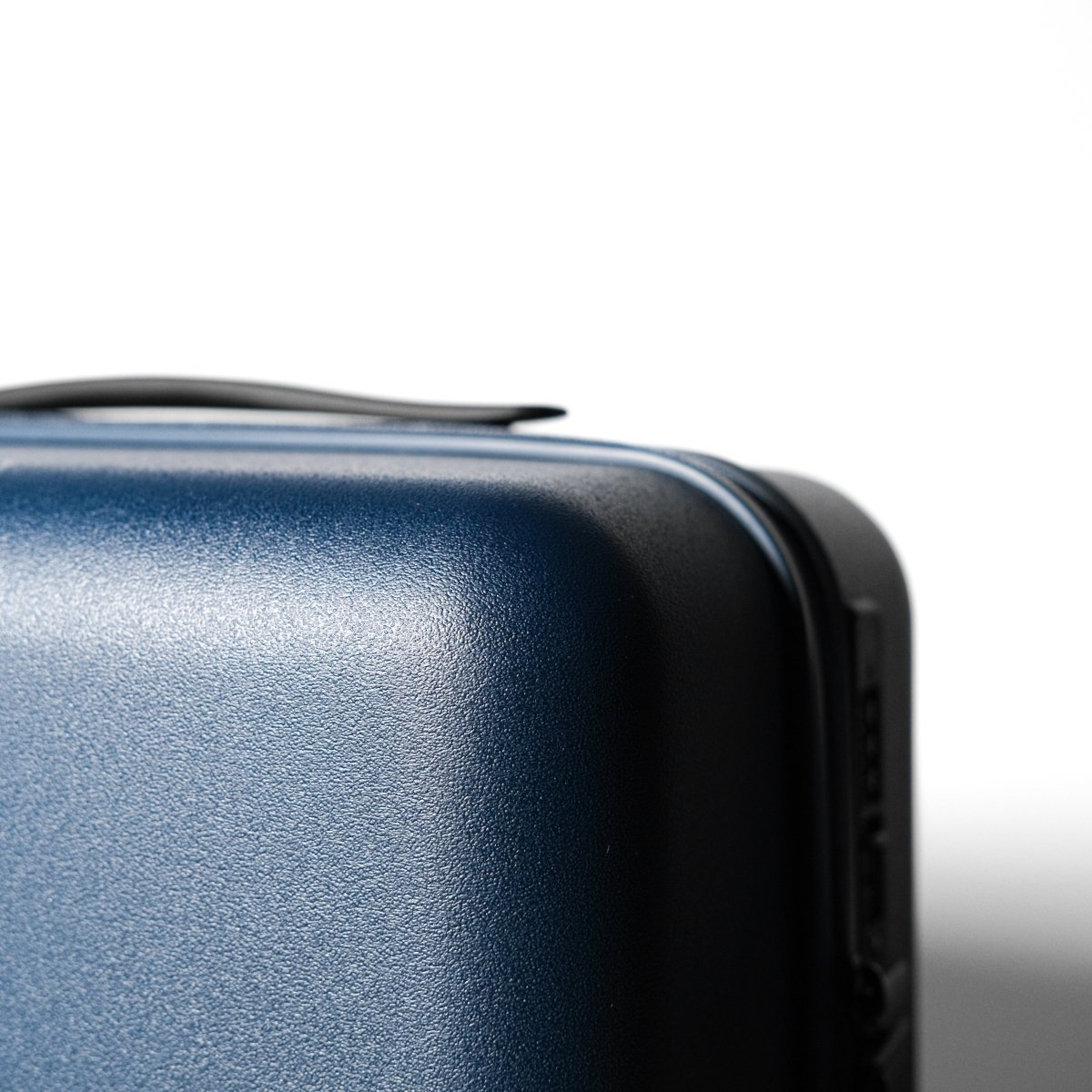 <受注生産 3月15日〜順次発送予定> Essential Luxe Suitcase(Dark Blue) - aucentic