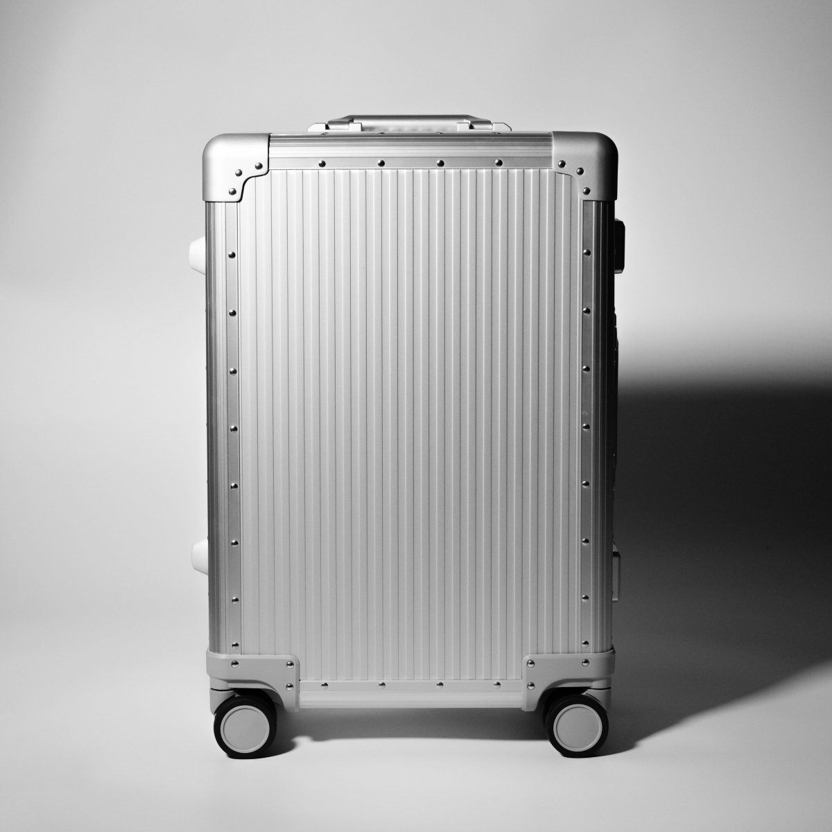 ストライプアルミニウムスーツケース | aucentic(オーセンティック)
