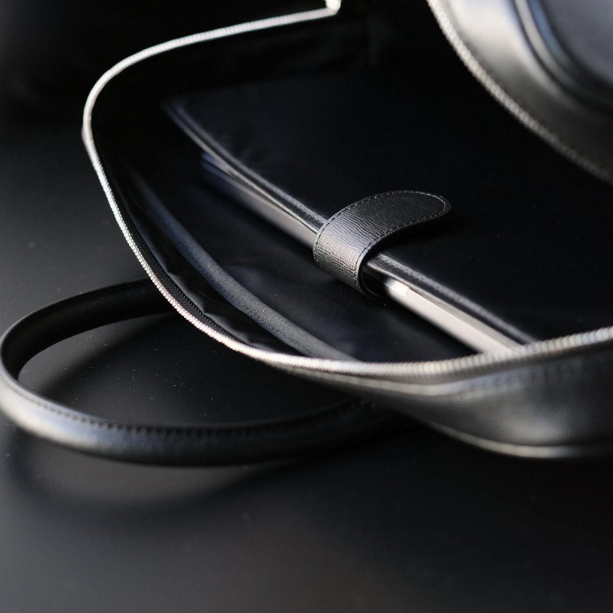 Italian Saffiano Leather Briefcase - aucentic