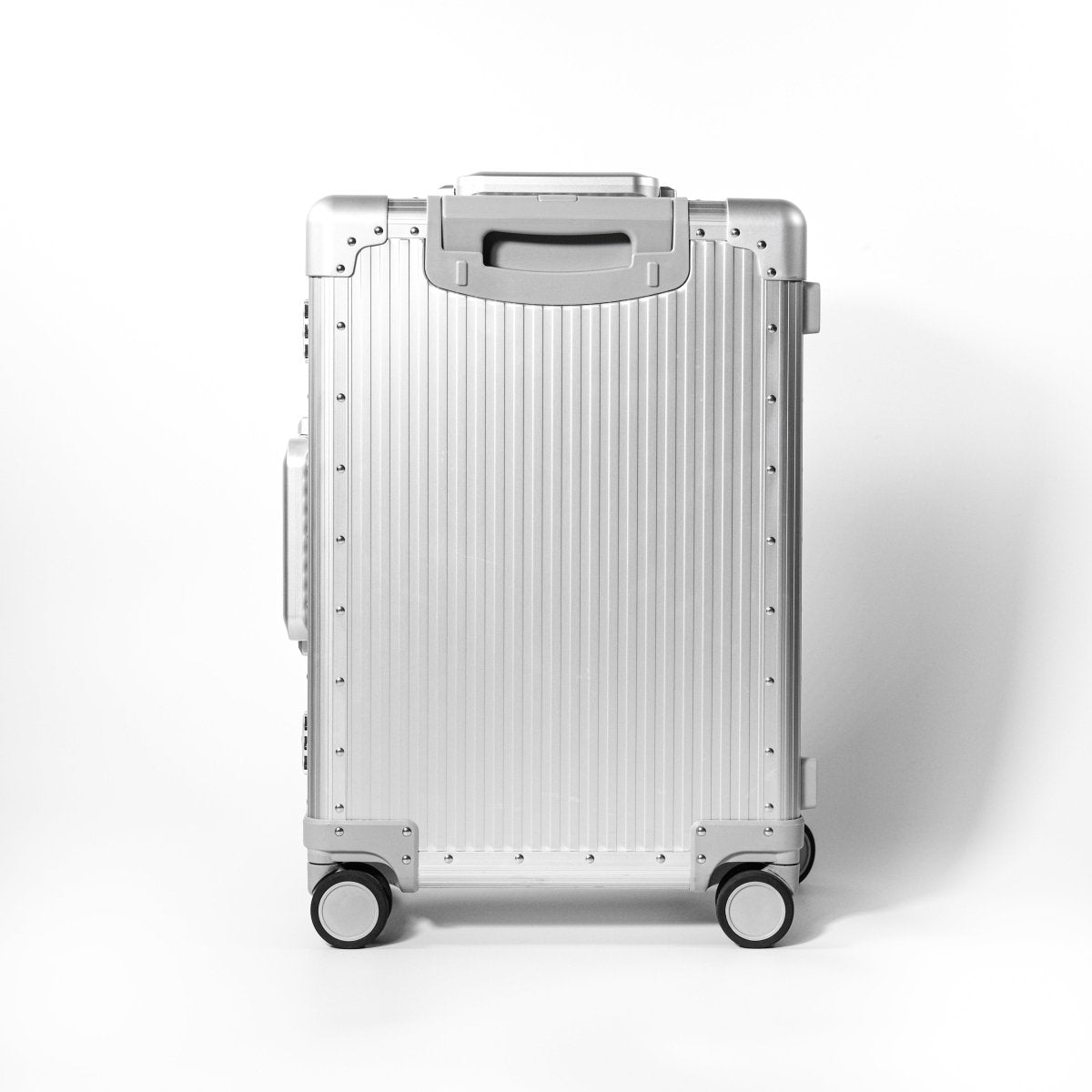 <受注生産 10月11日より順次発送>Stripe Aluminum Suitcase(Silver) - aucentic