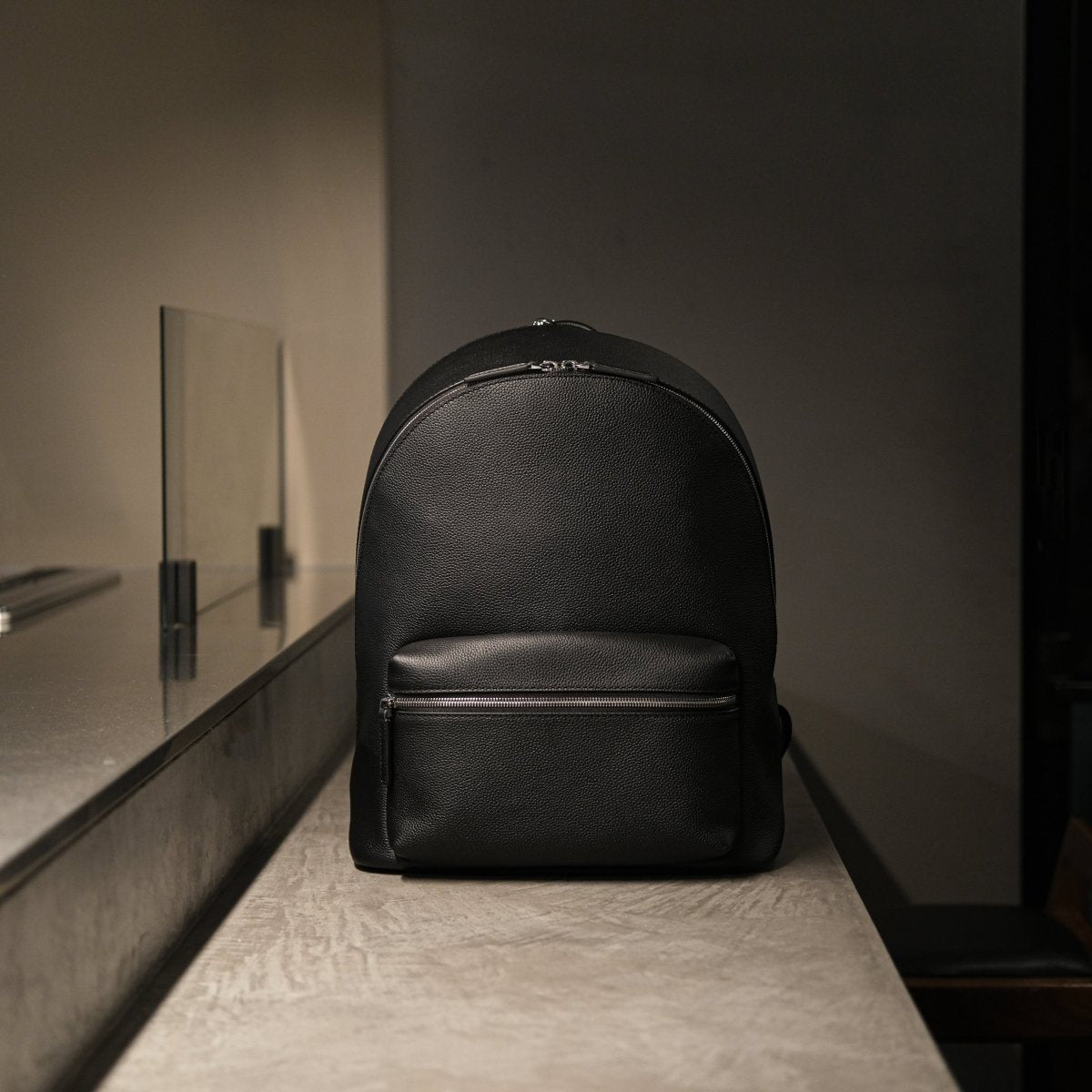 <受注生産：1月10日より順次発送>Full Grain Leather Round Backpack - aucentic