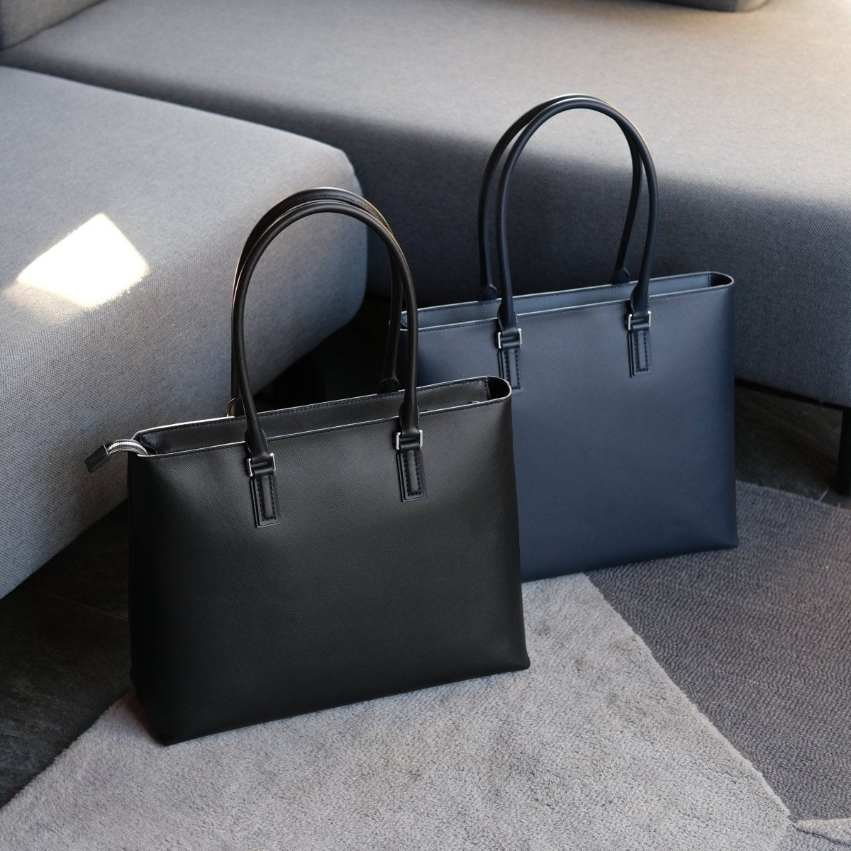 <受注生産：1月14日より順次発送予定>Italian Saffiano Leather Tote (Black) - aucentic