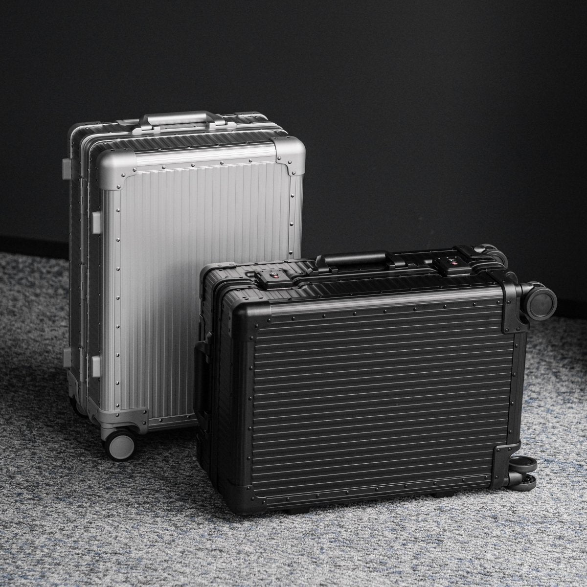 <1月25日〜順次出荷>Stripe Aluminum Suitcase(Black) Op.13 - aucentic