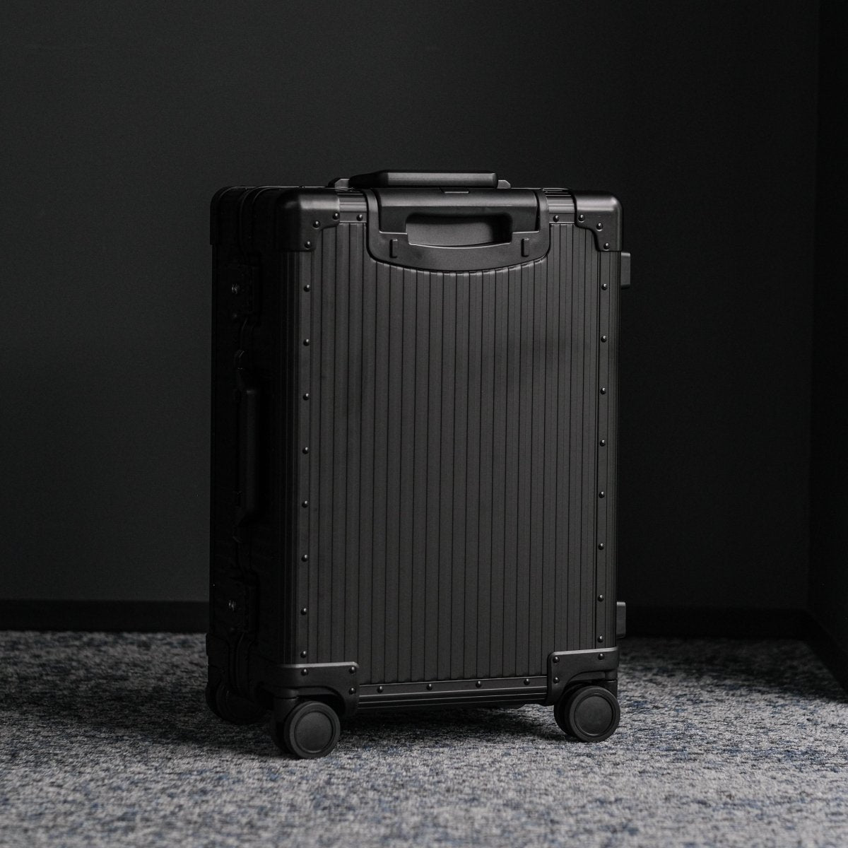 <1月25日〜順次出荷>Stripe Aluminum Suitcase(Black) Op.13 - aucentic